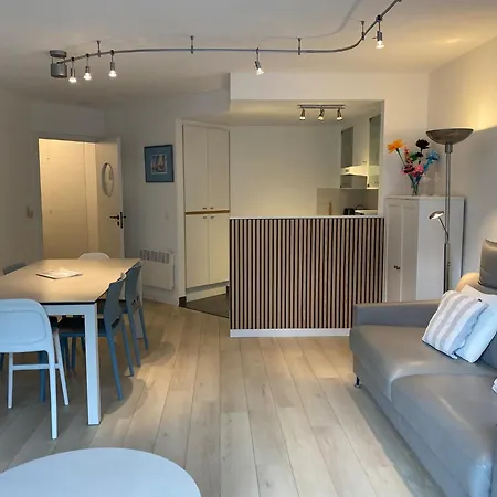Stylish Coastal Retreat, Cleaning Included Lägenhet