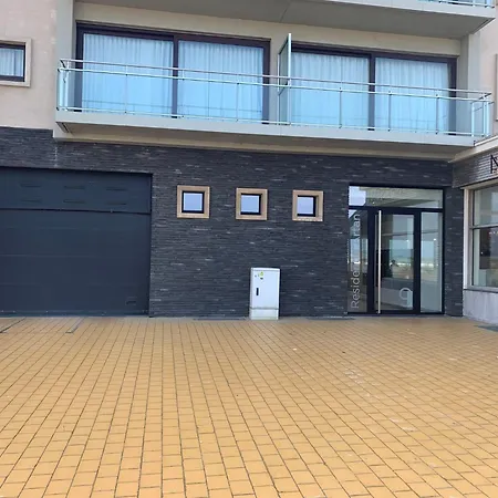Stylish Coastal Retreat, Cleaning Included Apartment *